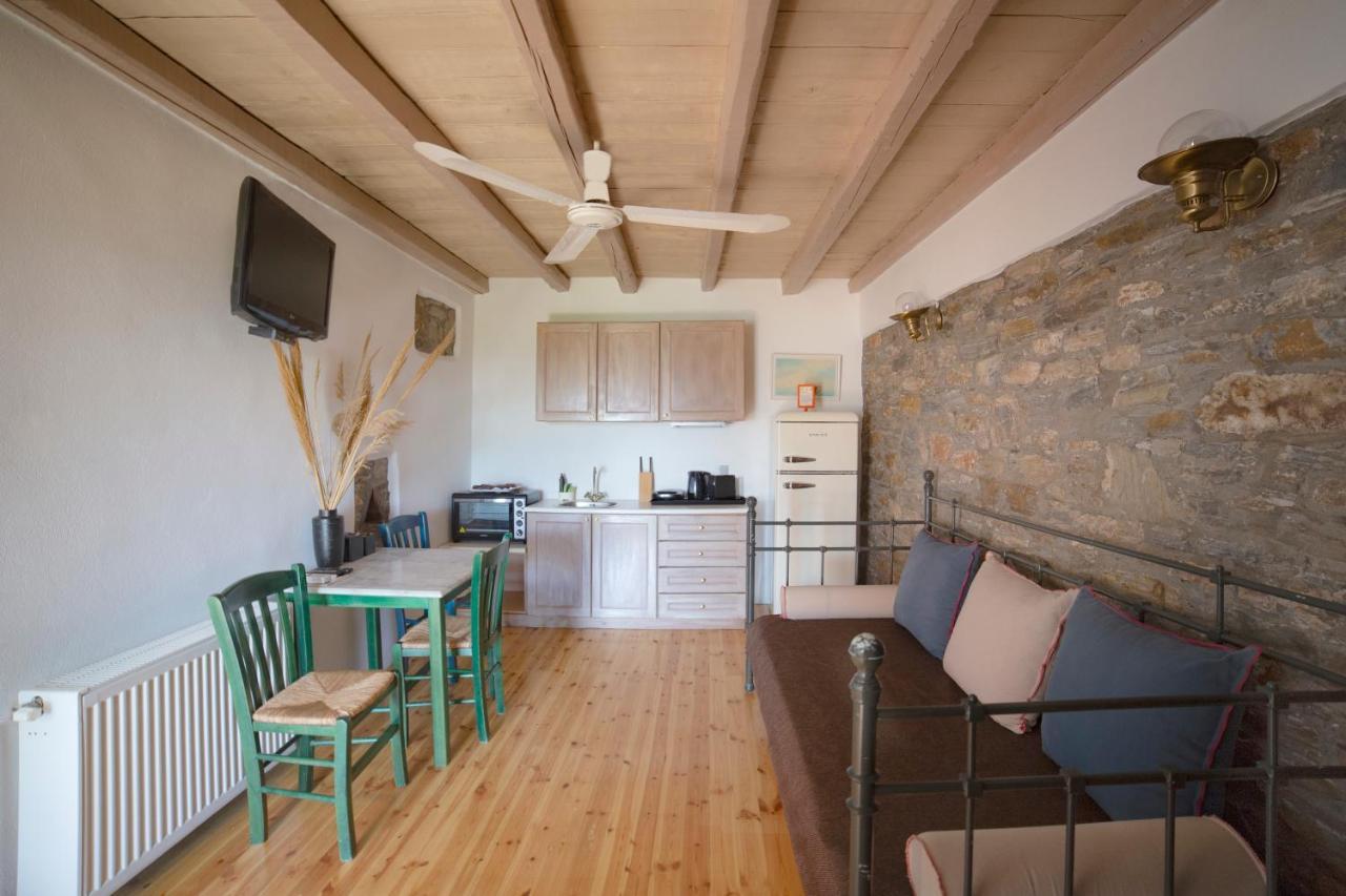 Pyrgos Traditional Village Ágios Kírykos Екстериор снимка